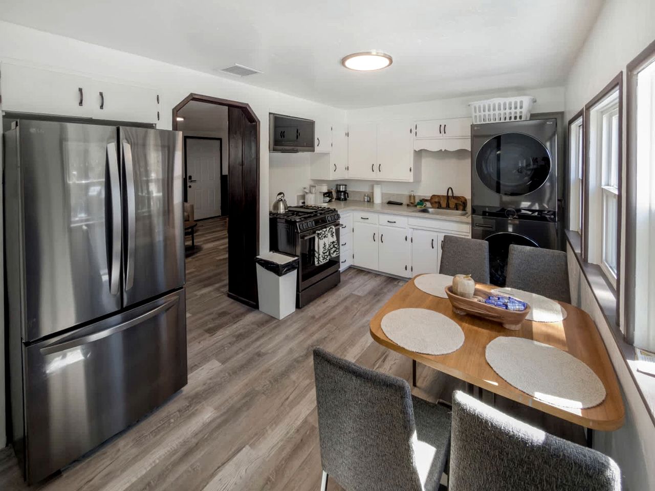 Relaxing Mountain Escape with Cozy Interiors & Nature Views in Big Bear Lakes, California