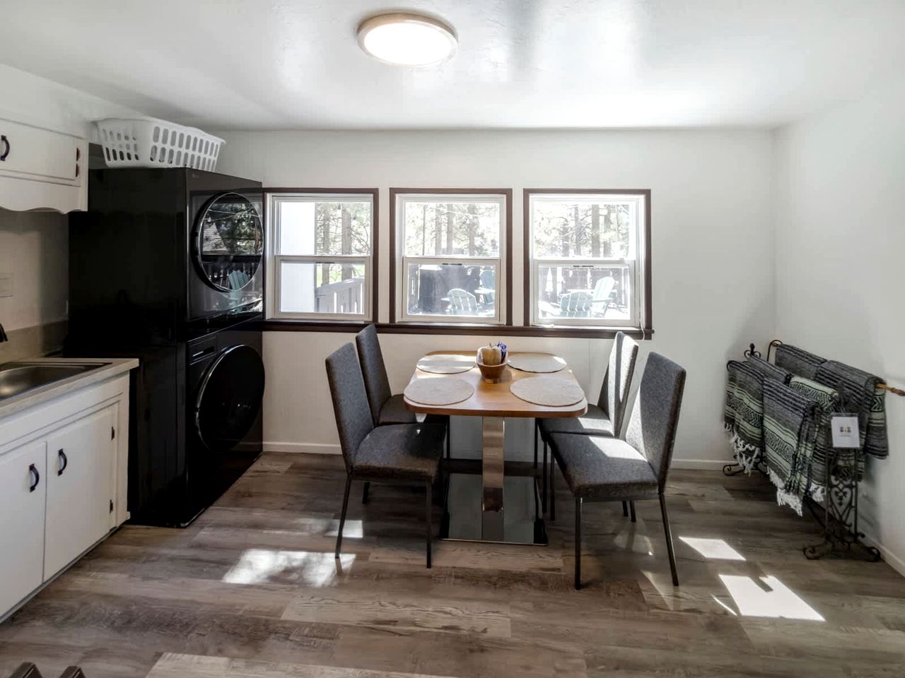 Relaxing Mountain Escape with Cozy Interiors & Nature Views in Big Bear Lakes, California