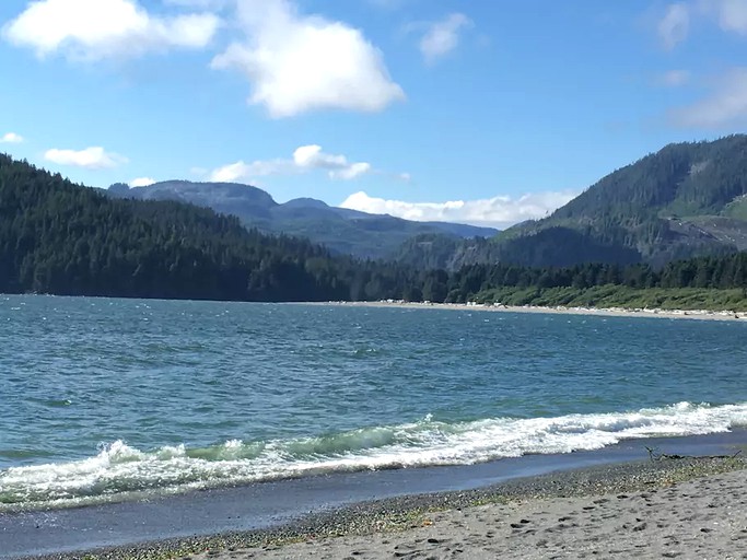 Cottages (Port Renfrew, British Columbia, Canada)