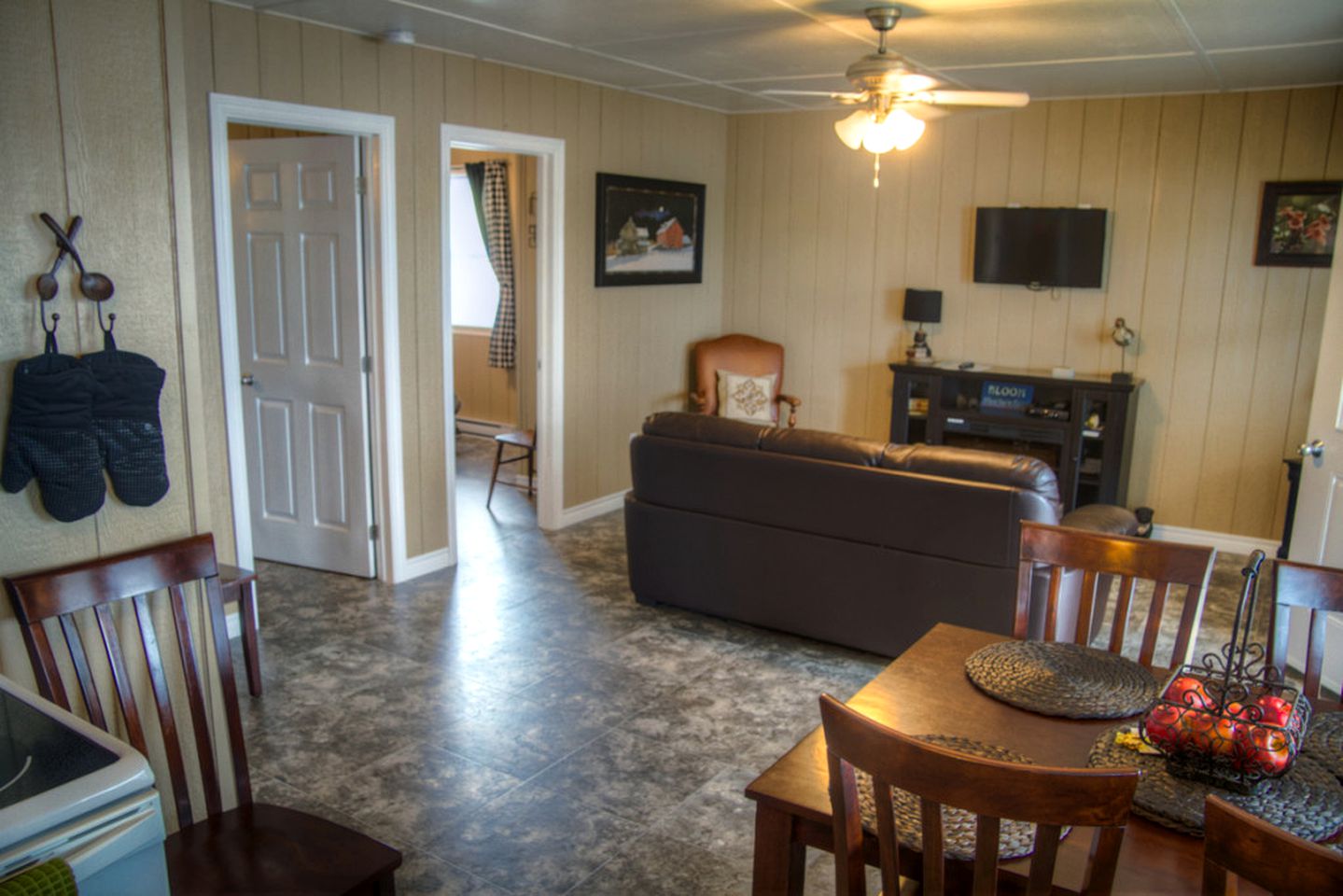 Cozy Family-Friendly Cottage Rental for Six near Grand Bay-Westfield, Canada