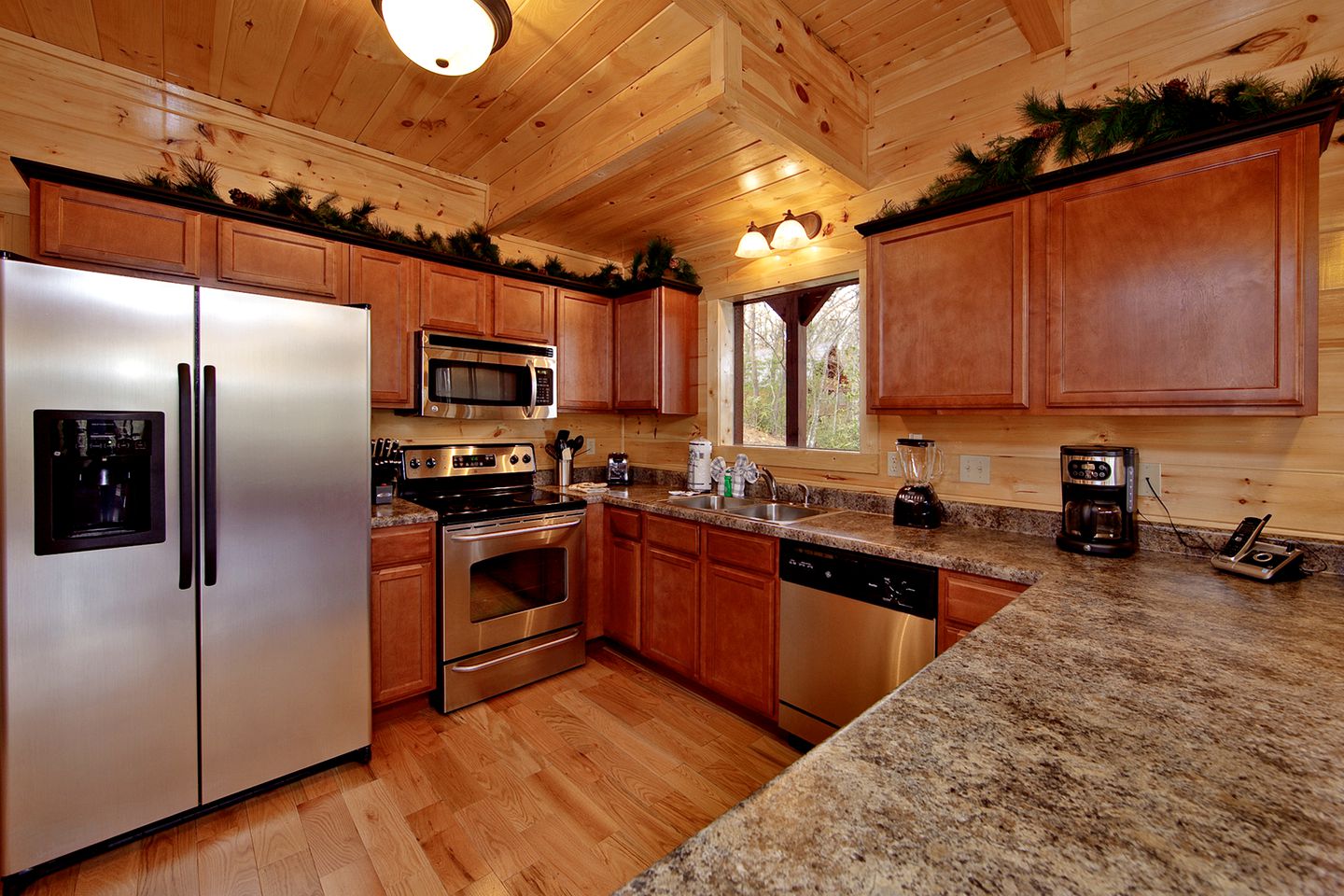Impressive Mountain Cabin with a Private Hot Tub and Sauna in Gatlinburg, East Tennessee