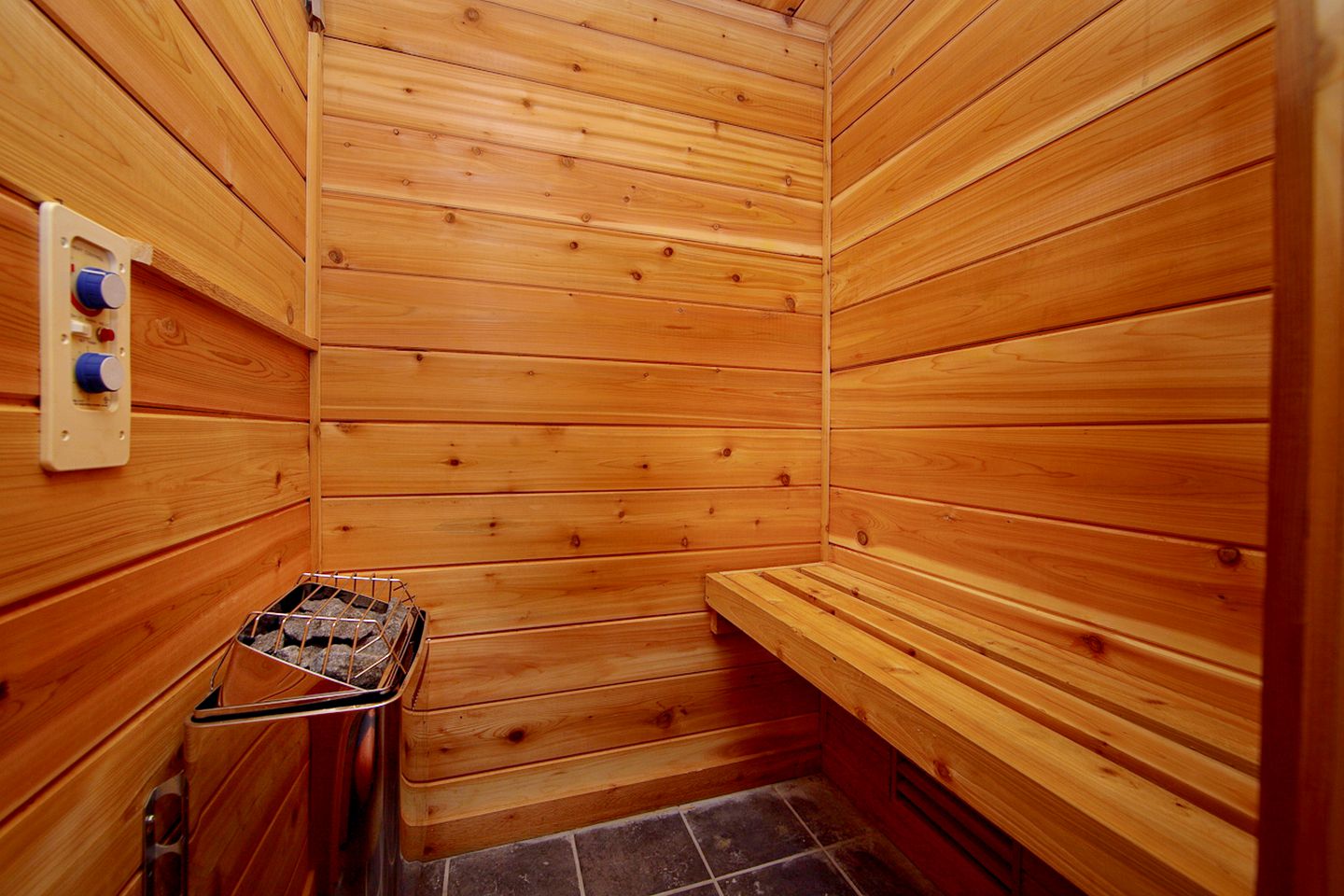 Impressive Mountain Cabin with a Private Hot Tub and Sauna in Gatlinburg, East Tennessee