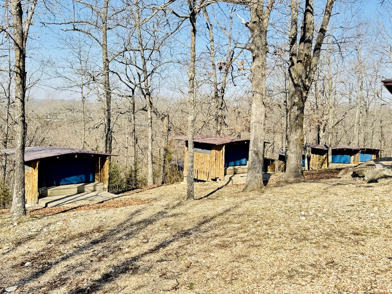 Adventurous Family-Friendly Riverside Glamping Nests with Trampoline Beds near Big Niangua River, Macks Creek, Missouri