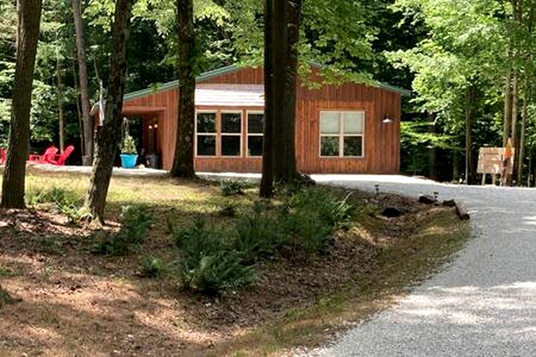 Cabins (United States of America, --, --)