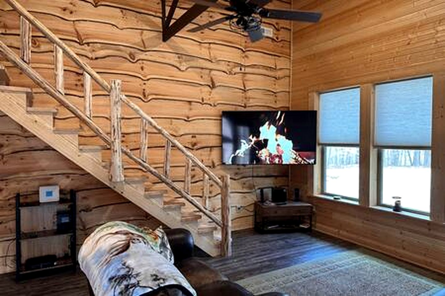 Rustic Lofted Cabin with Hot-Tub in Indiana