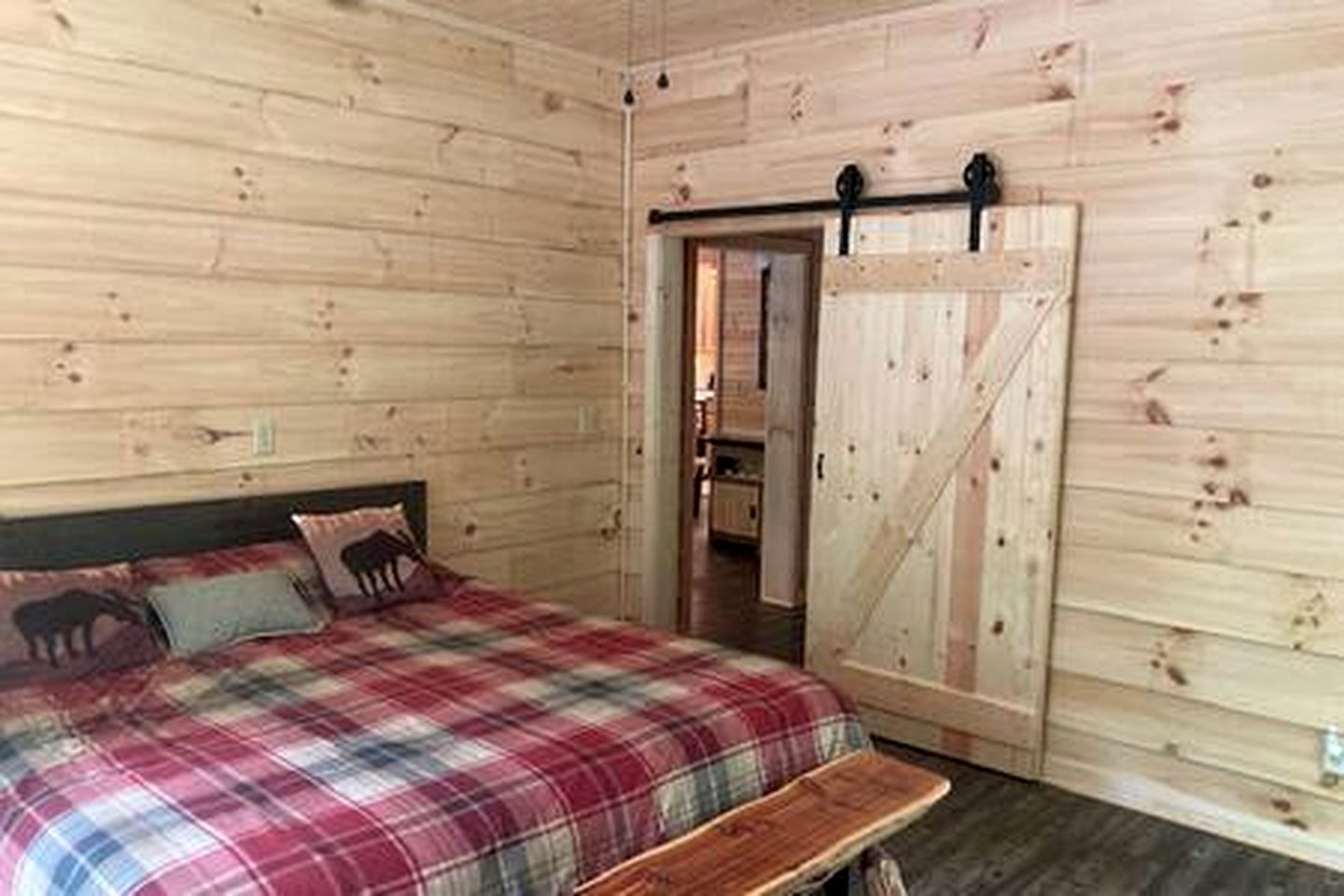 Rustic Lofted Cabin with Hot-Tub in Indiana
