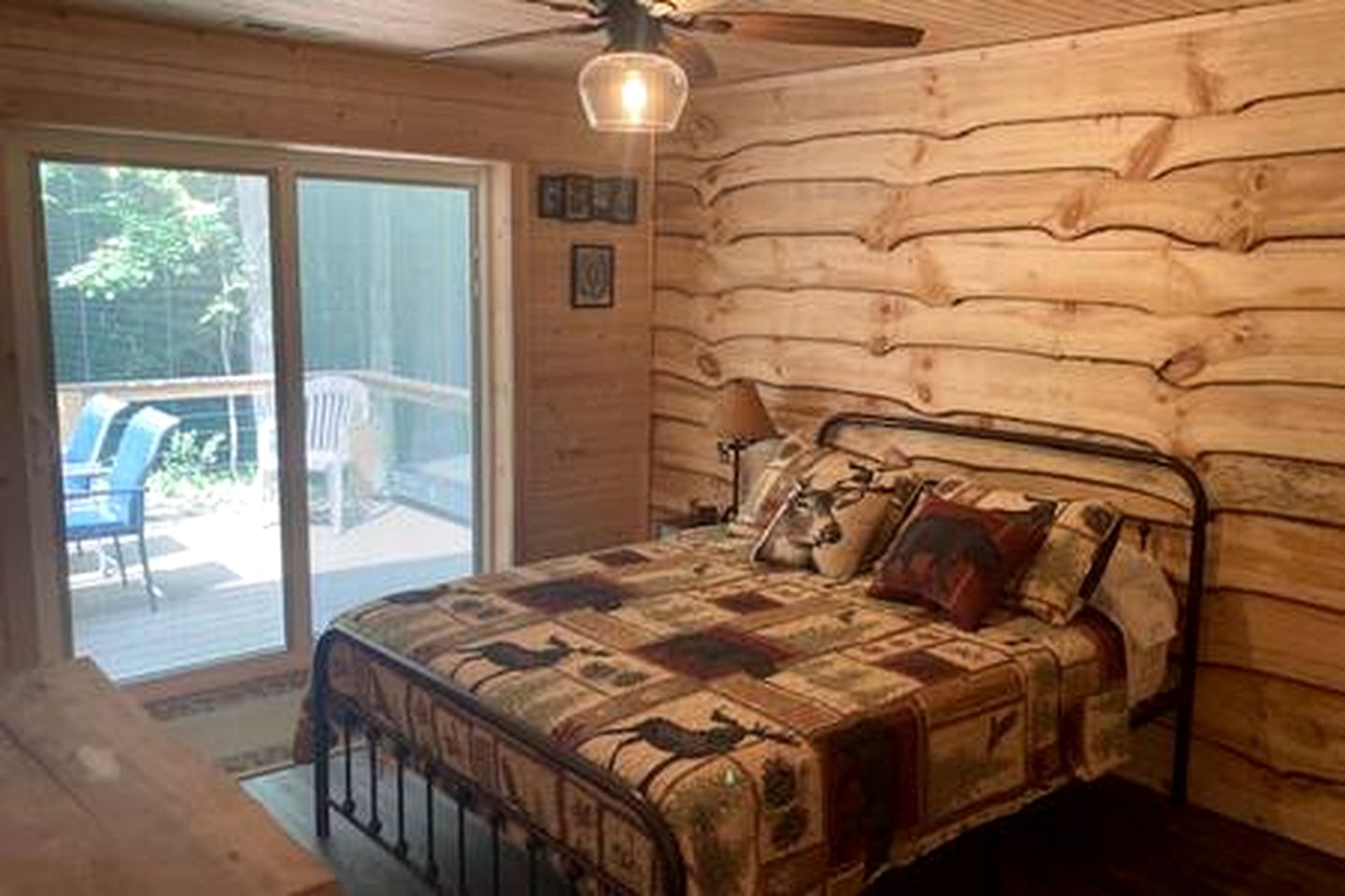 Rustic Lofted Cabin with Hot-Tub in Indiana