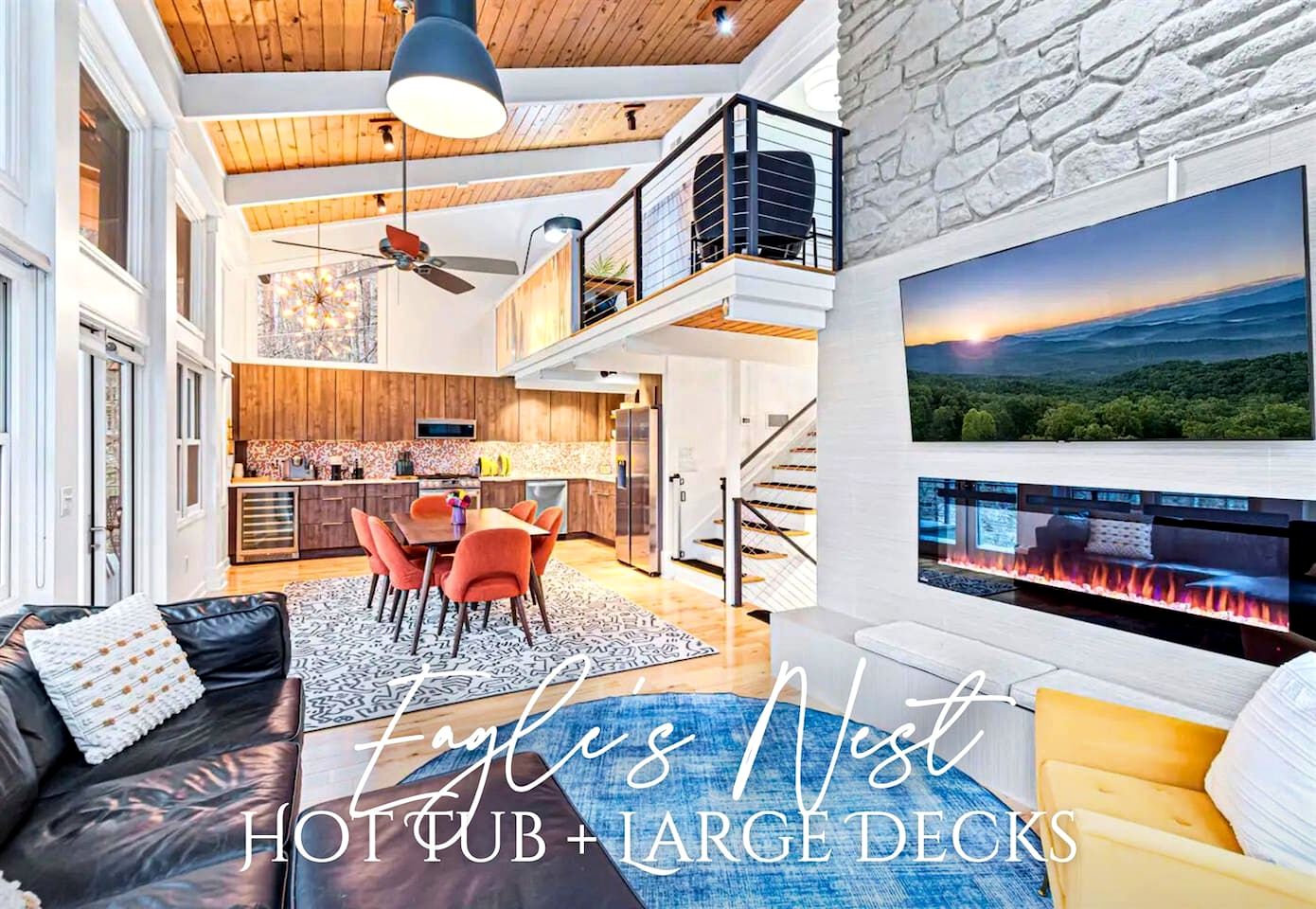Cozy Mountain Escape with Panoramic Views & Hot Tub near Great Smoky Mountains, Waynesville, NC