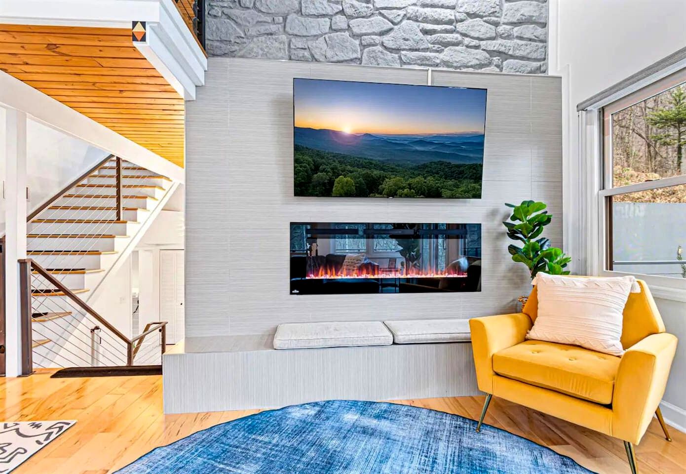 Cozy Mountain Escape with Panoramic Views & Hot Tub near Great Smoky Mountains, Waynesville, NC