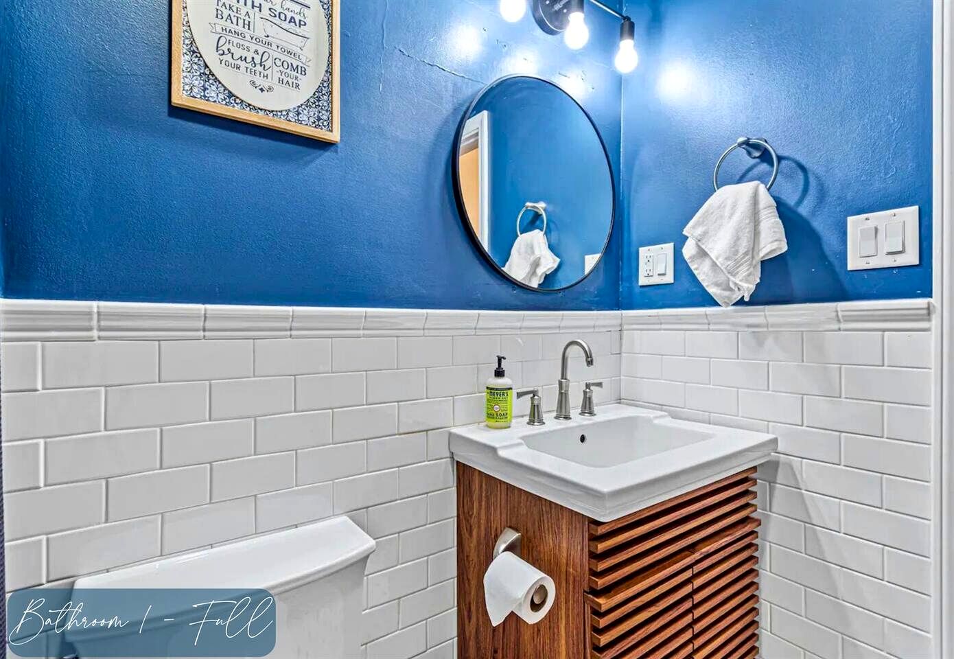 Cozy Mountain Escape with Panoramic Views & Hot Tub near Great Smoky Mountains, Waynesville, NC