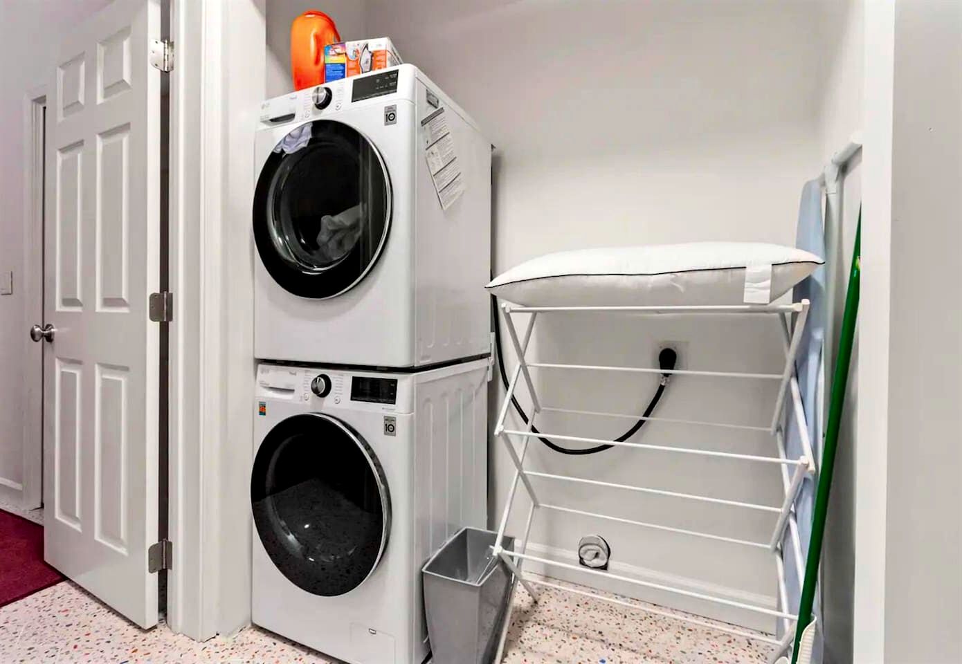 Cozy Mountain Escape with Panoramic Views & Hot Tub near Great Smoky Mountains, Waynesville, NC