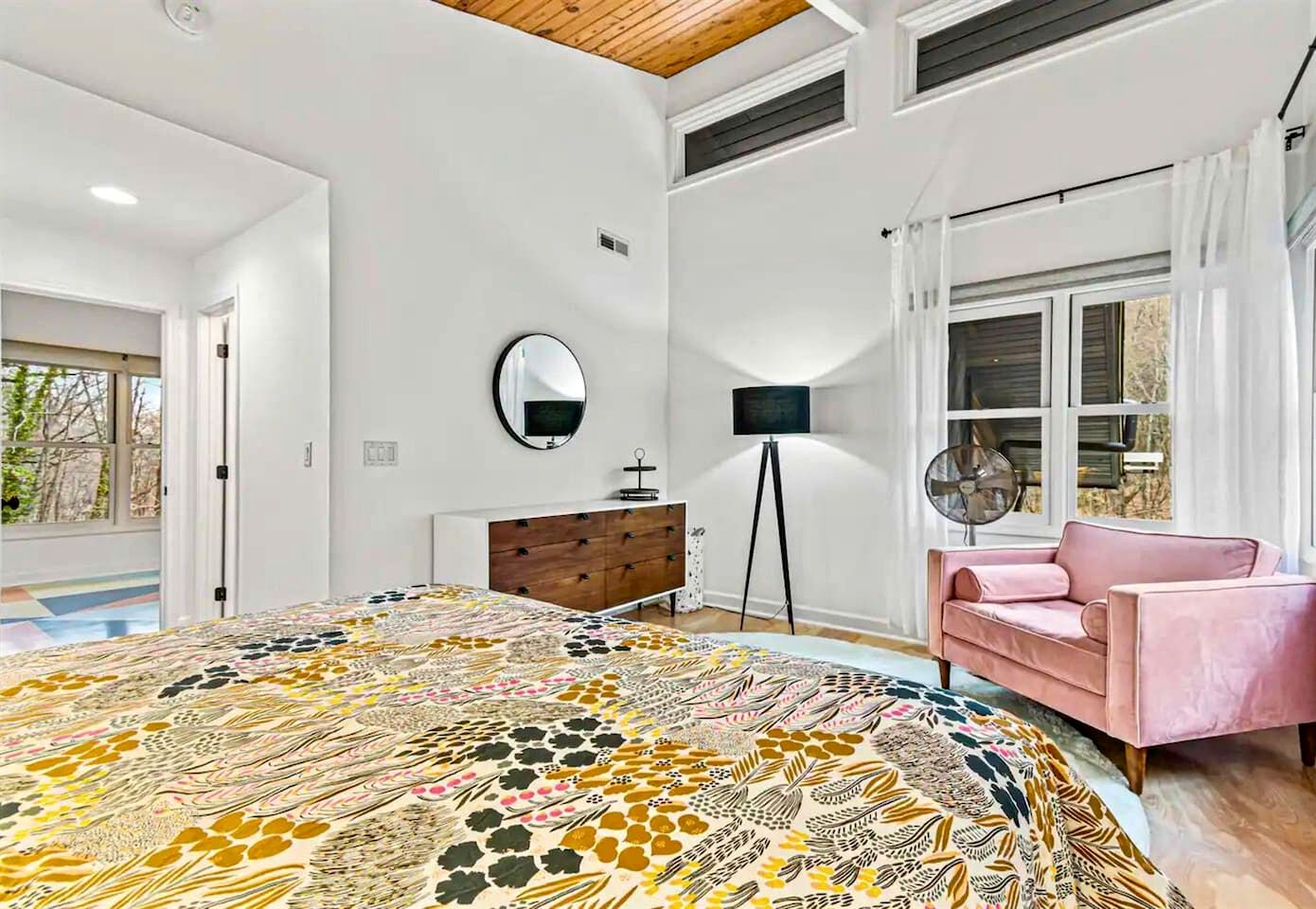 Cozy Mountain Escape with Panoramic Views & Hot Tub near Great Smoky Mountains, Waynesville, NC