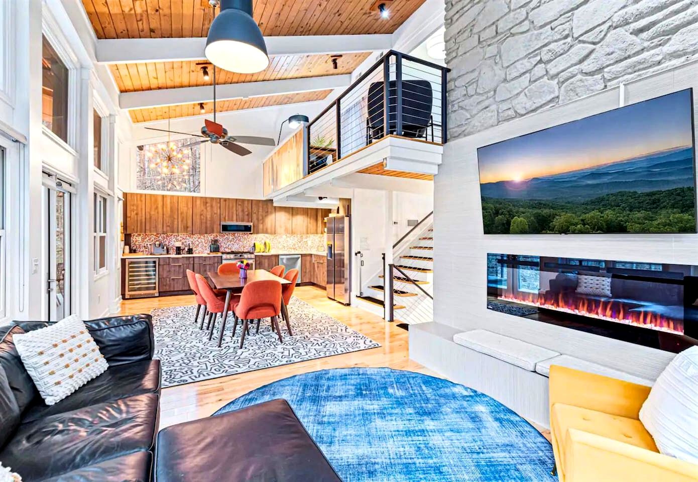 Cozy Mountain Escape with Panoramic Views & Hot Tub near Great Smoky Mountains, Waynesville, NC