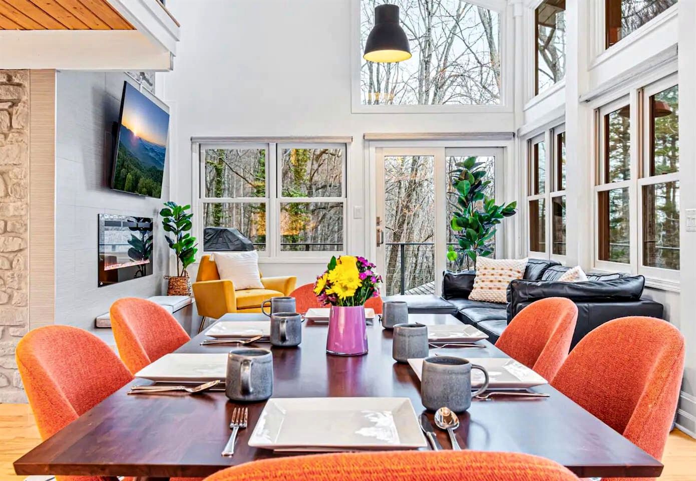 Cozy Mountain Escape with Panoramic Views & Hot Tub near Great Smoky Mountains, Waynesville, NC