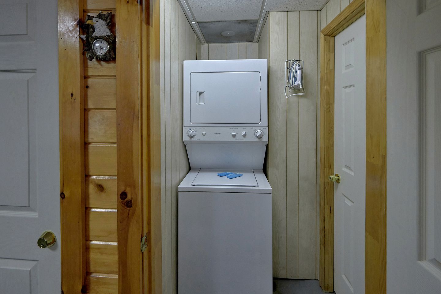 Romantic Escape in Pittman Center, Tennessee in Fully-Equipped Cabin with Hot Tub and Games Room