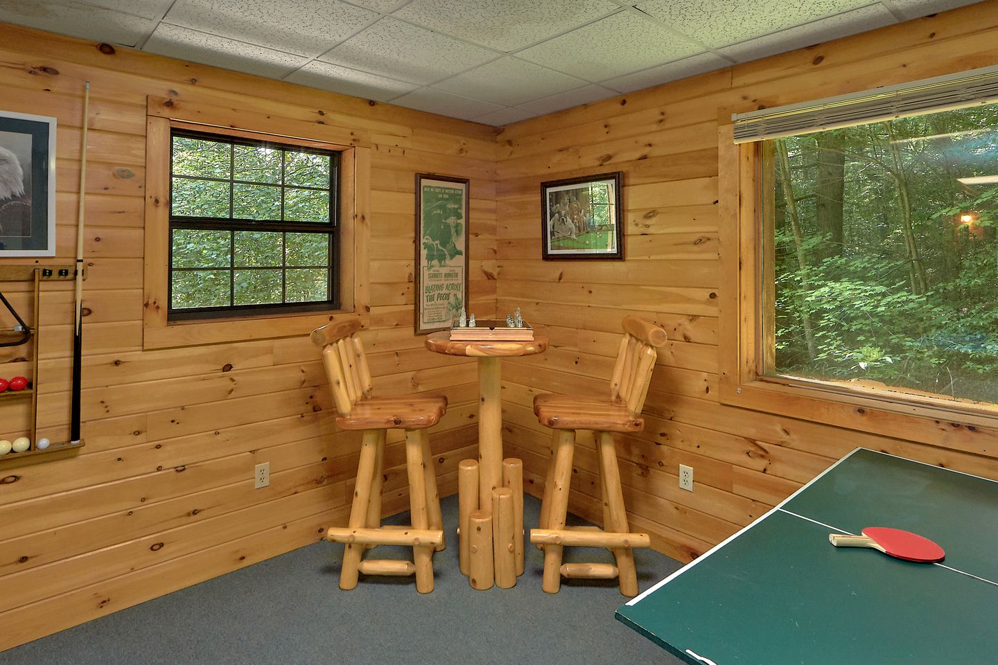 Romantic Escape in Pittman Center, Tennessee in Fully-Equipped Cabin with Hot Tub and Games Room