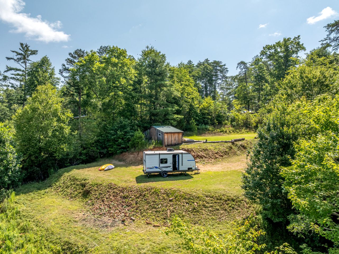 Charming Riverside Camper with Pool, Pickleball & Trails near Blue Ridge, Georgia