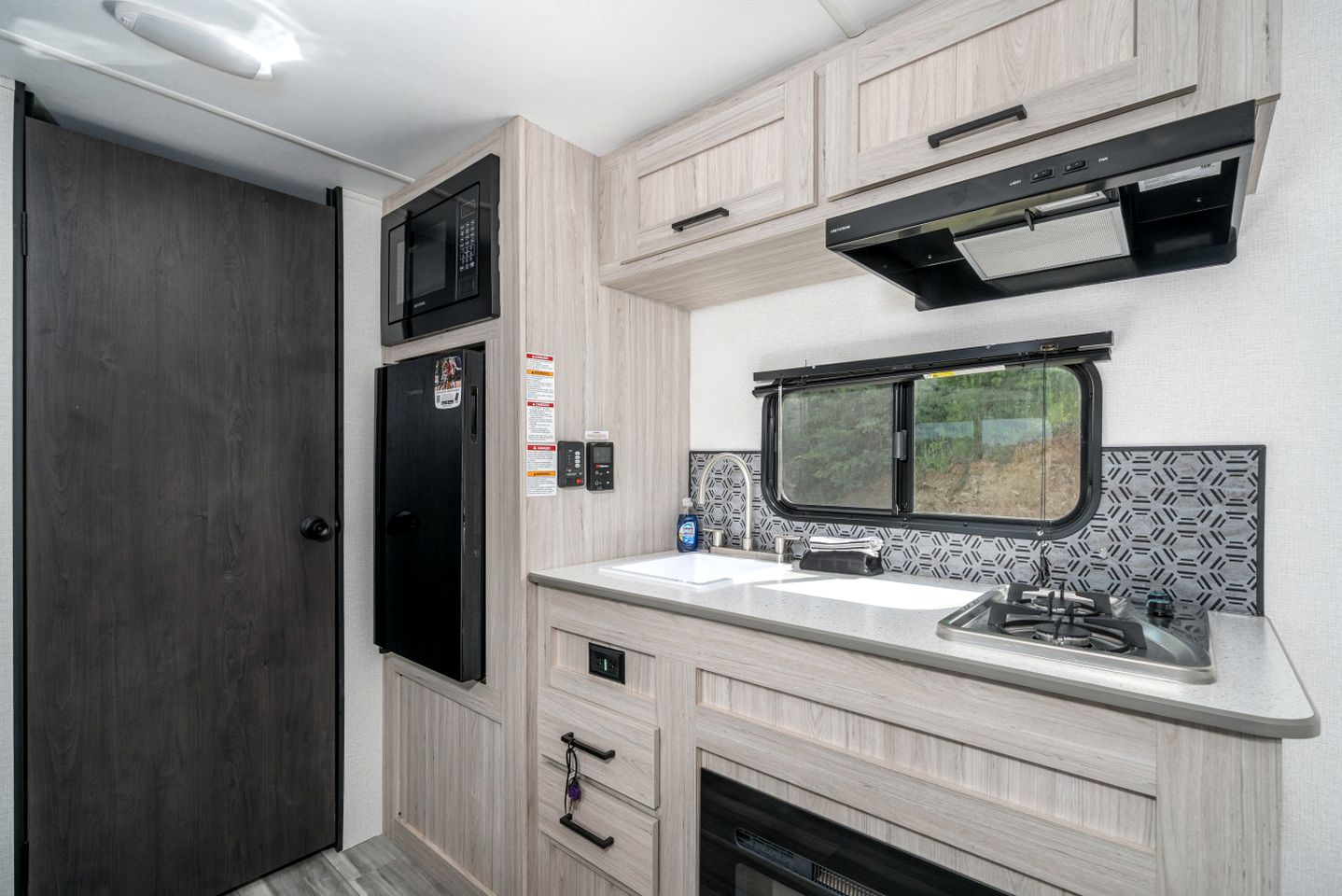 Charming Riverside Camper with Pool, Pickleball & Trails near Blue Ridge, Georgia