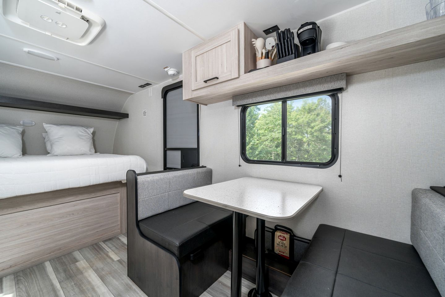 Charming Riverside Camper with Pool, Pickleball & Trails near Blue Ridge, Georgia