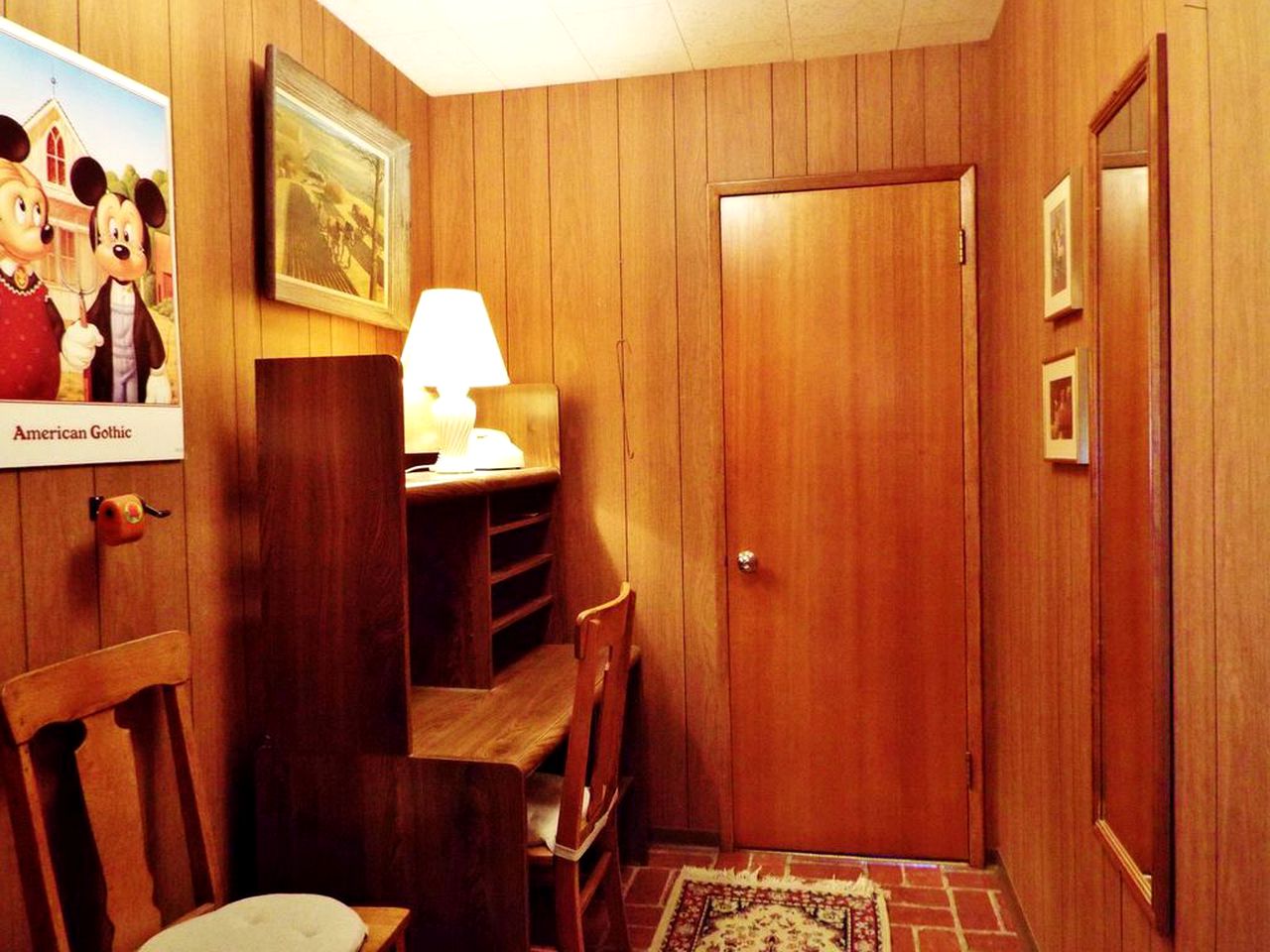 Waterfront Rustic Cabin Rental near Deer Lake, Washington