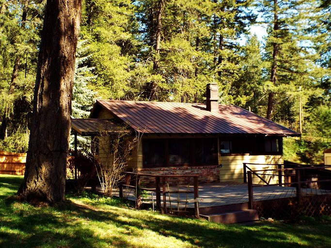 Cabins (Loon Lake, Washington, United States)