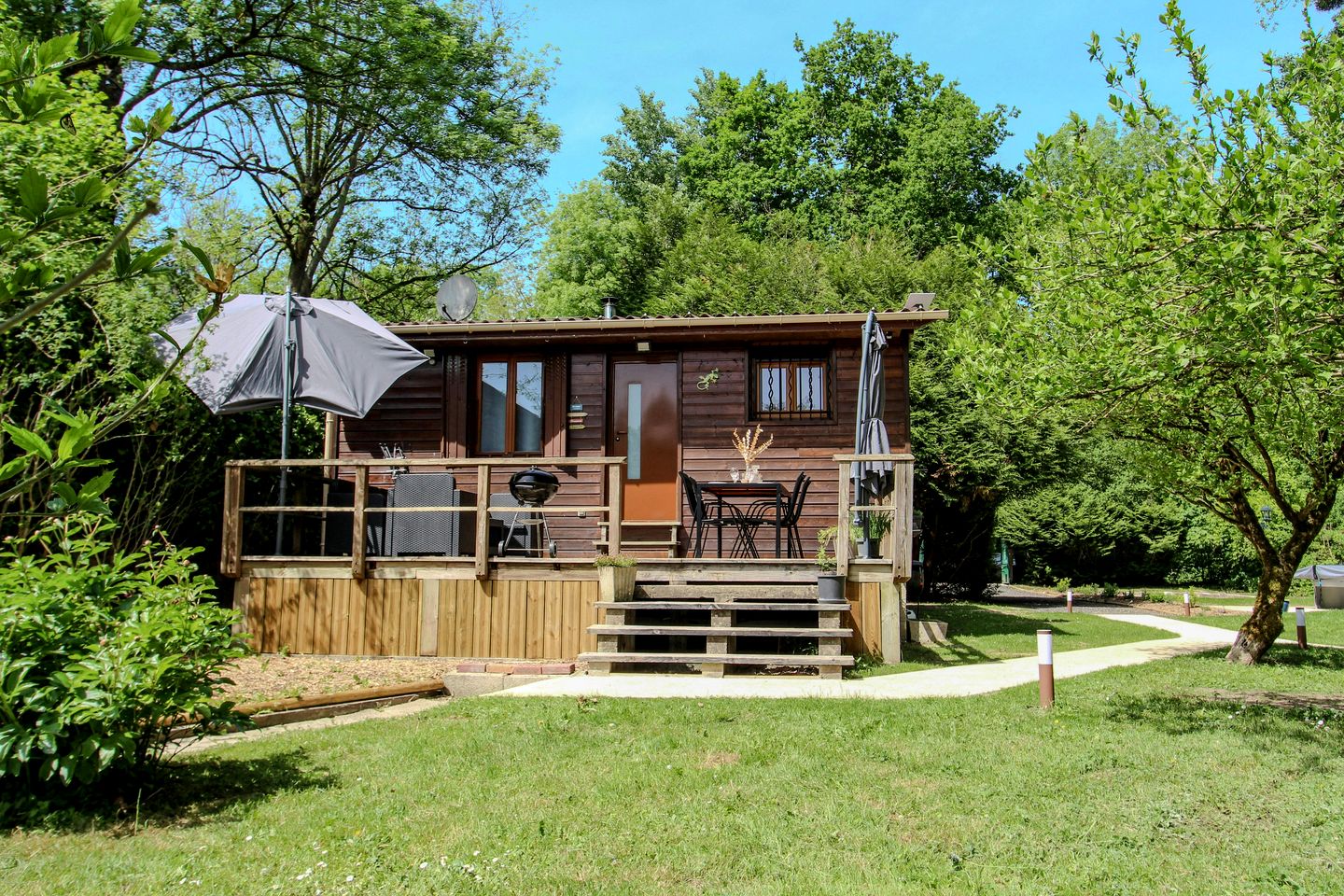 Cute Cottage with Canoes and Direct Acces to the Loing River near Bourron-Marlotte, France