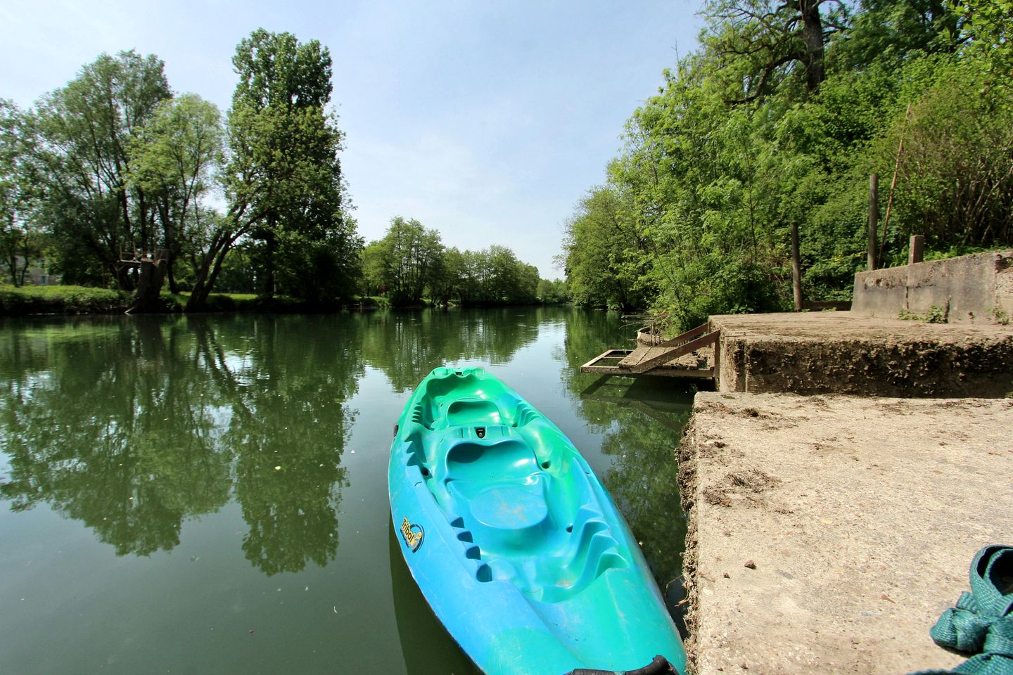 Cute Cottage with Canoes and Direct Acces to the Loing River near Bourron-Marlotte, France