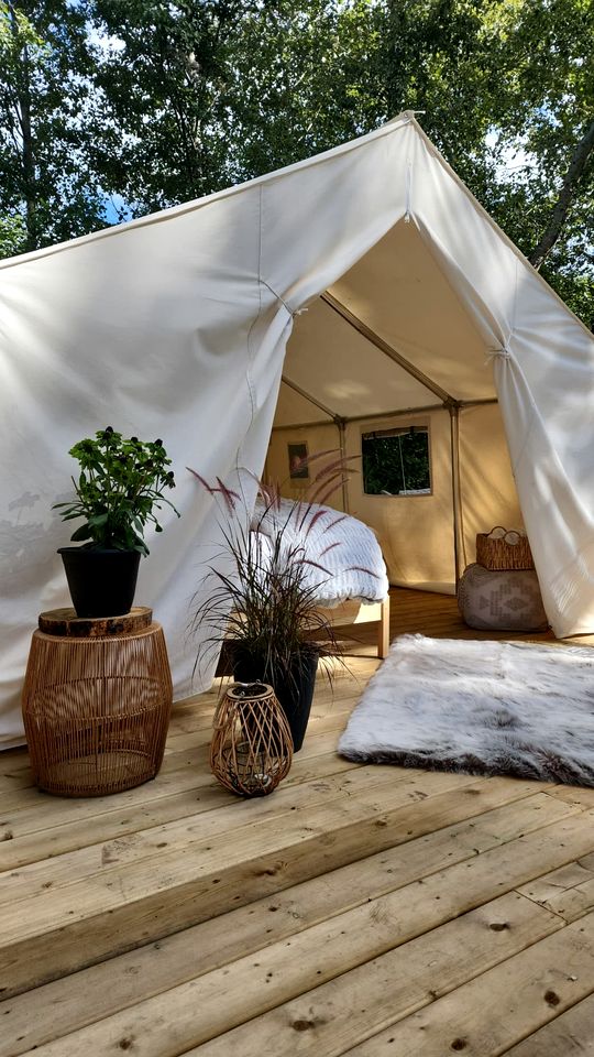 Classy Safari Tens Perfect to Discover Hiking Trails in Tsawwassen, British Columbia | Safari Tents (Tsawwassen, British Columbia, Canada)