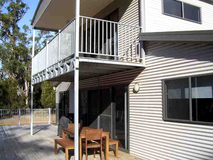 Cottages (Dennes Point, Tasmania, Australia)