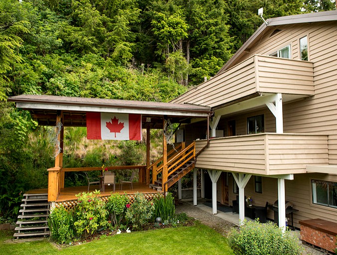 Nature Lodges (Queen Charlotte, British Columbia, Canada)