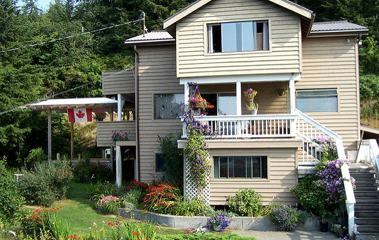 Charming Cottage with Ocean Views in Haida Gwaii, British Columbia