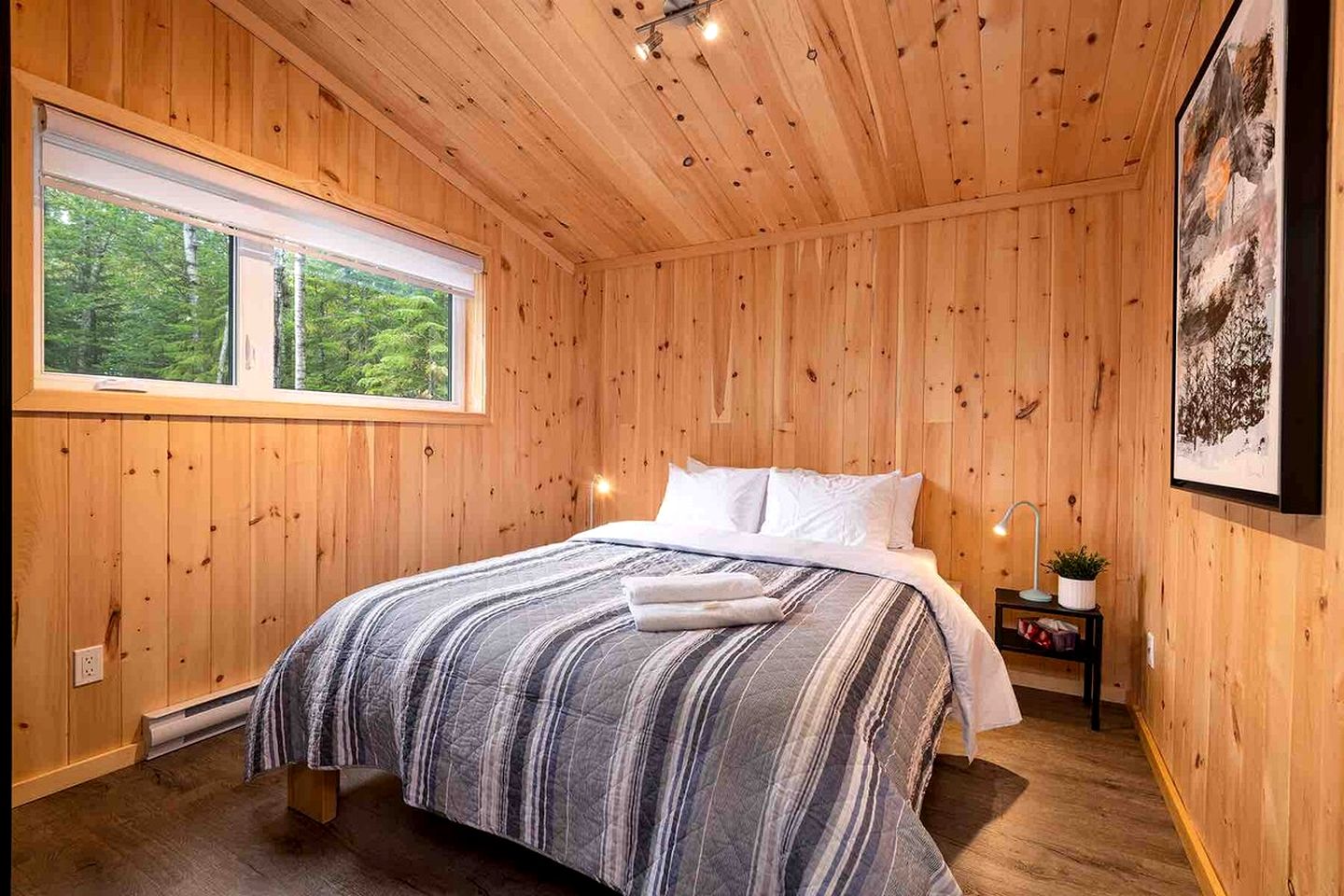 Wonderful Cottage with Hot-tub and Fire Pit in Baie Saint Paul, Quebec