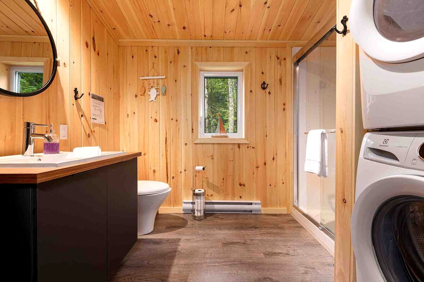 Wonderful Cottage with Hot-tub and Fire Pit in Baie Saint Paul, Quebec