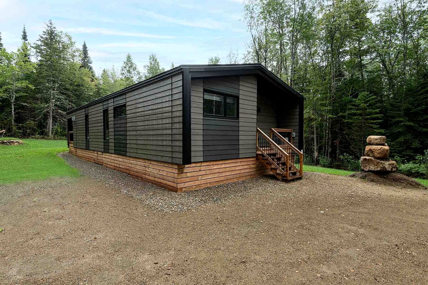 Wonderful Cottage with Hot-tub and Fire Pit in Baie Saint Paul, Quebec