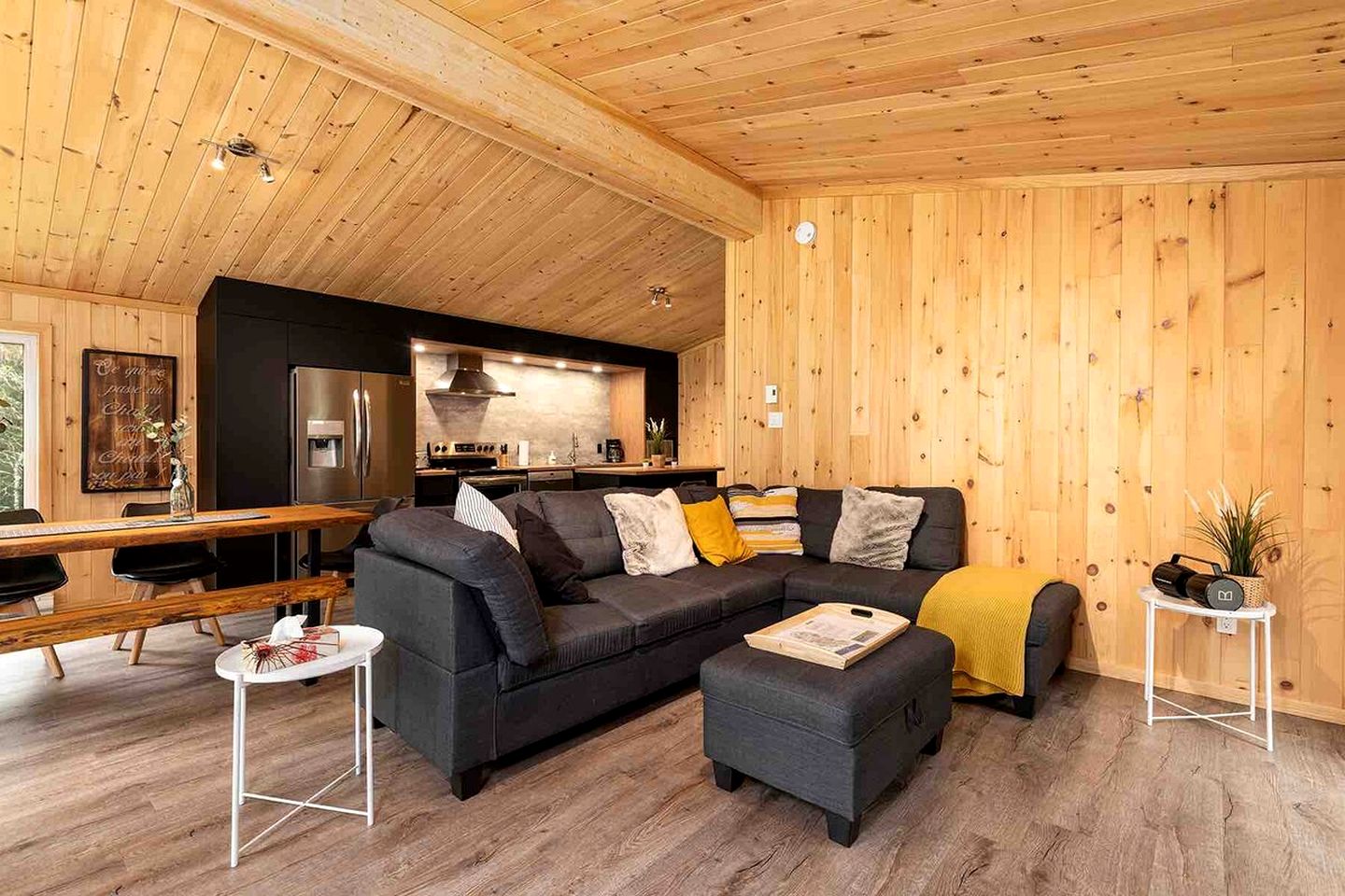 Wonderful Cottage with Hot-tub and Fire Pit in Baie Saint Paul, Quebec