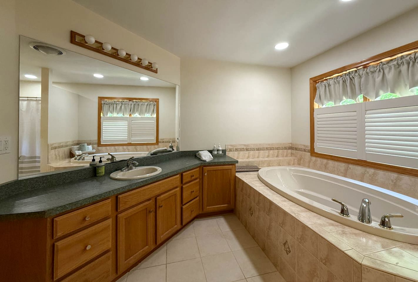 Modern Vacation Rental Near Storyland in Bartlett, New Hampshire