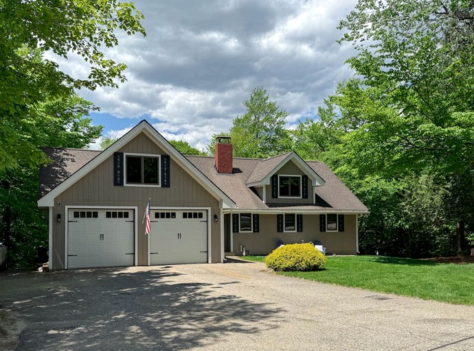 Modern 3-Bedroom Family Retreat in Bartlett, New Hampshire Near Storyland