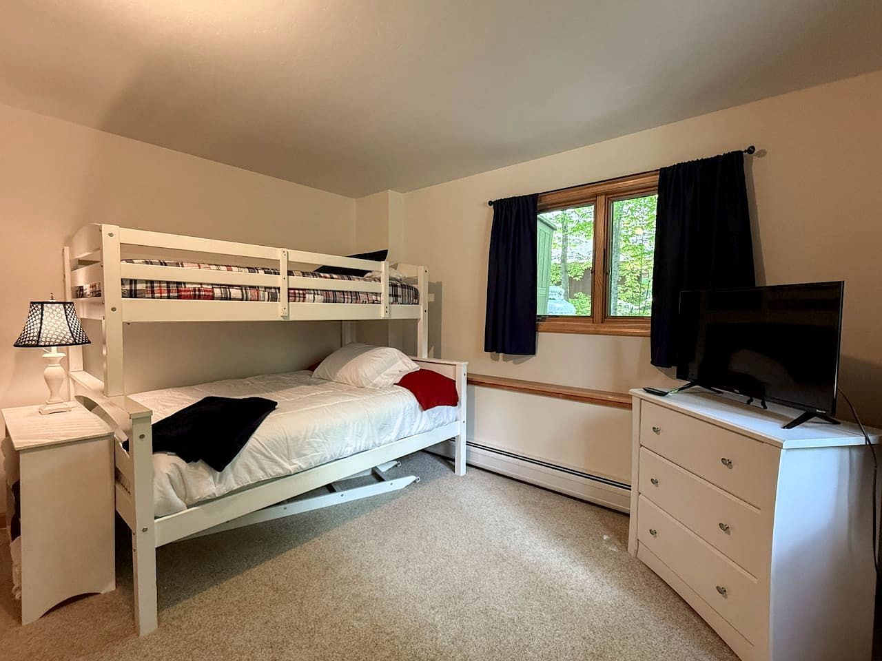 Modern Vacation Rental Near Storyland in Bartlett, New Hampshire
