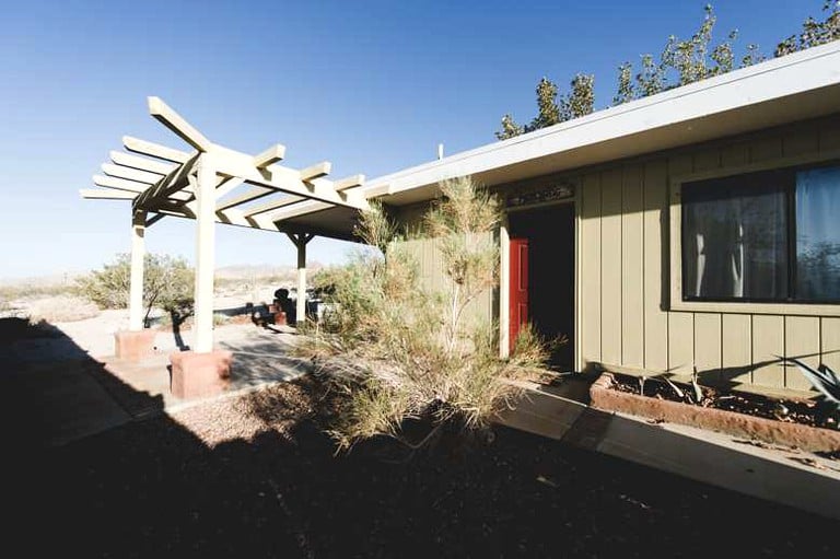 Cabins (Joshua Tree, California, United States)