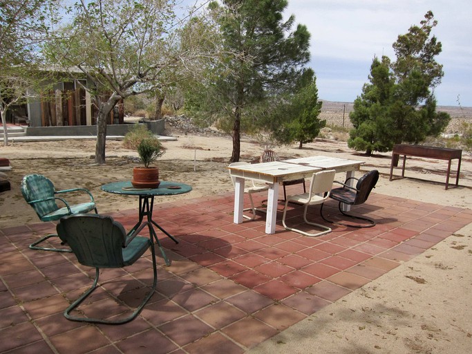 Cabins (Joshua Tree, California, United States)