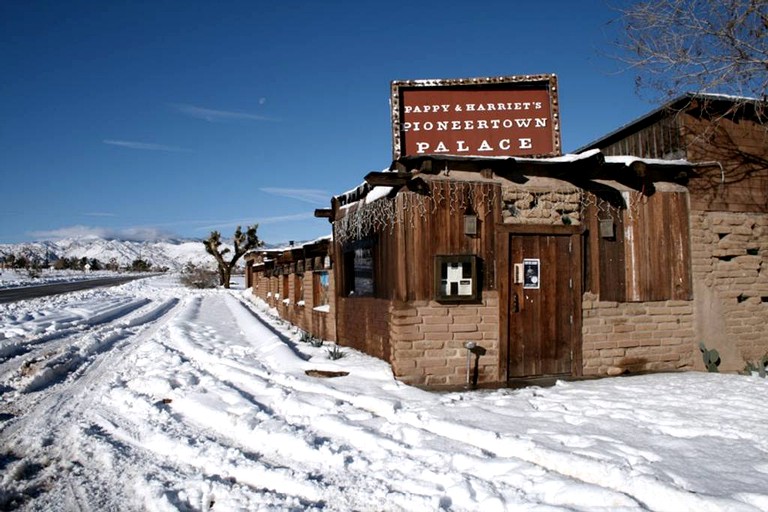 Cabins (Joshua Tree, California, United States)