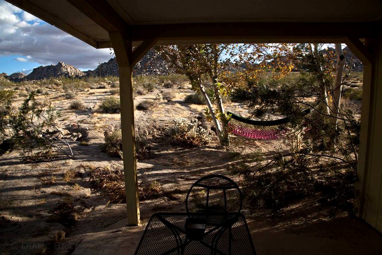 Cabins (Joshua Tree, California, United States)