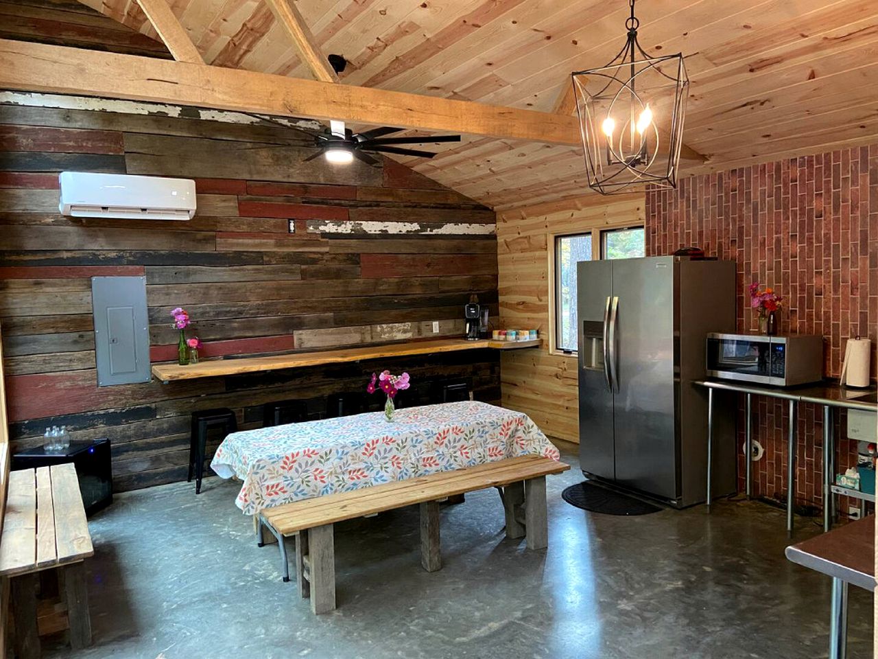 Eco-Chic Retreat in Kentucky, Perfect for Glamping in Style near Red River Gorge