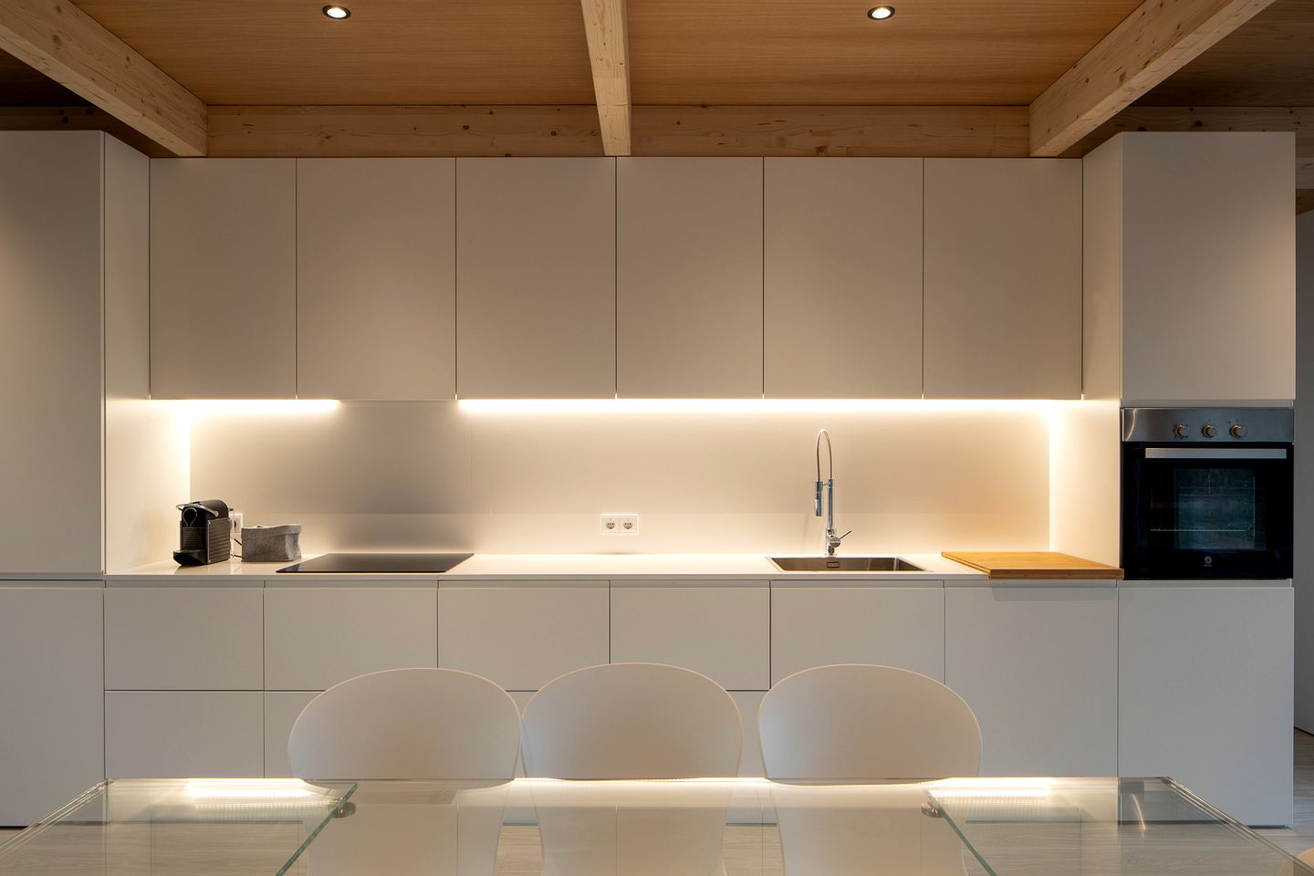 Sleek Eco-Design Villa with Hot Tub and Panoramic Views for and Unforgettable Getaway near Alvor, Portugal