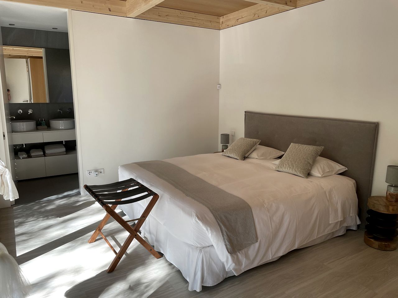 Sleek Eco-Design Villa with Hot Tub and Panoramic Views for and Unforgettable Getaway near Alvor, Portugal