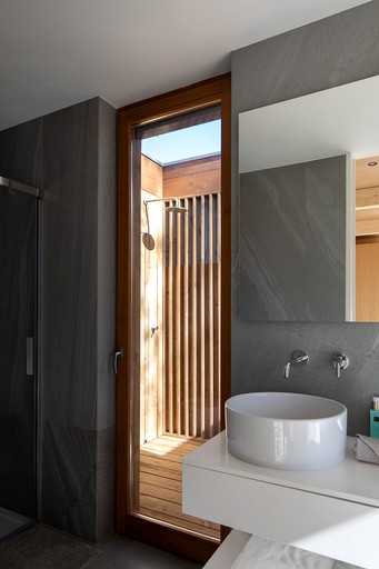 Vacation Rentals (Portugal, --, --)