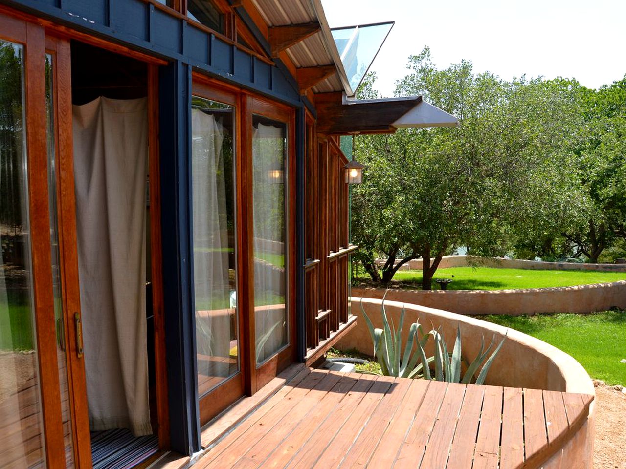 Magical Lakefront Eco-Cabin on Lake Travis, Spicewood, Texas