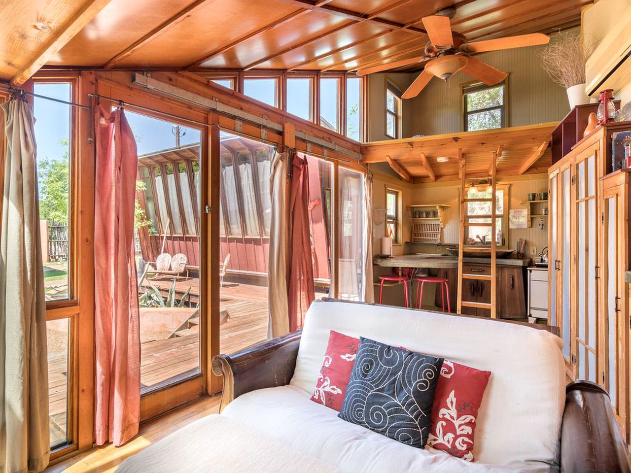 Magical Lakefront Eco-Cabin on Lake Travis, Spicewood, Texas