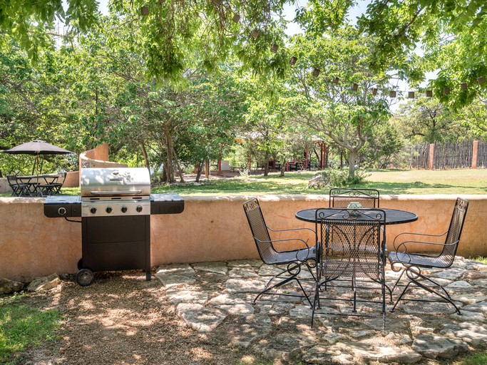 Cabins (Spicewood, Texas, United States)