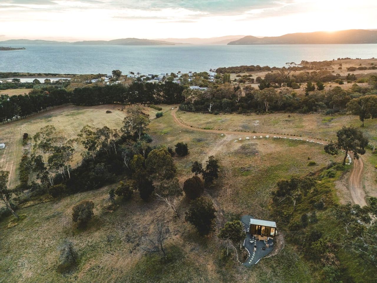 Eco-Friendly and Pet-Friendly Tiny House with Beautiful River Views in Tasmania, Australia